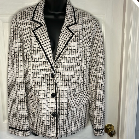 Lane Bryant white, pink & black tweed jacket/blazer, size 18. - Picture 2 of 9